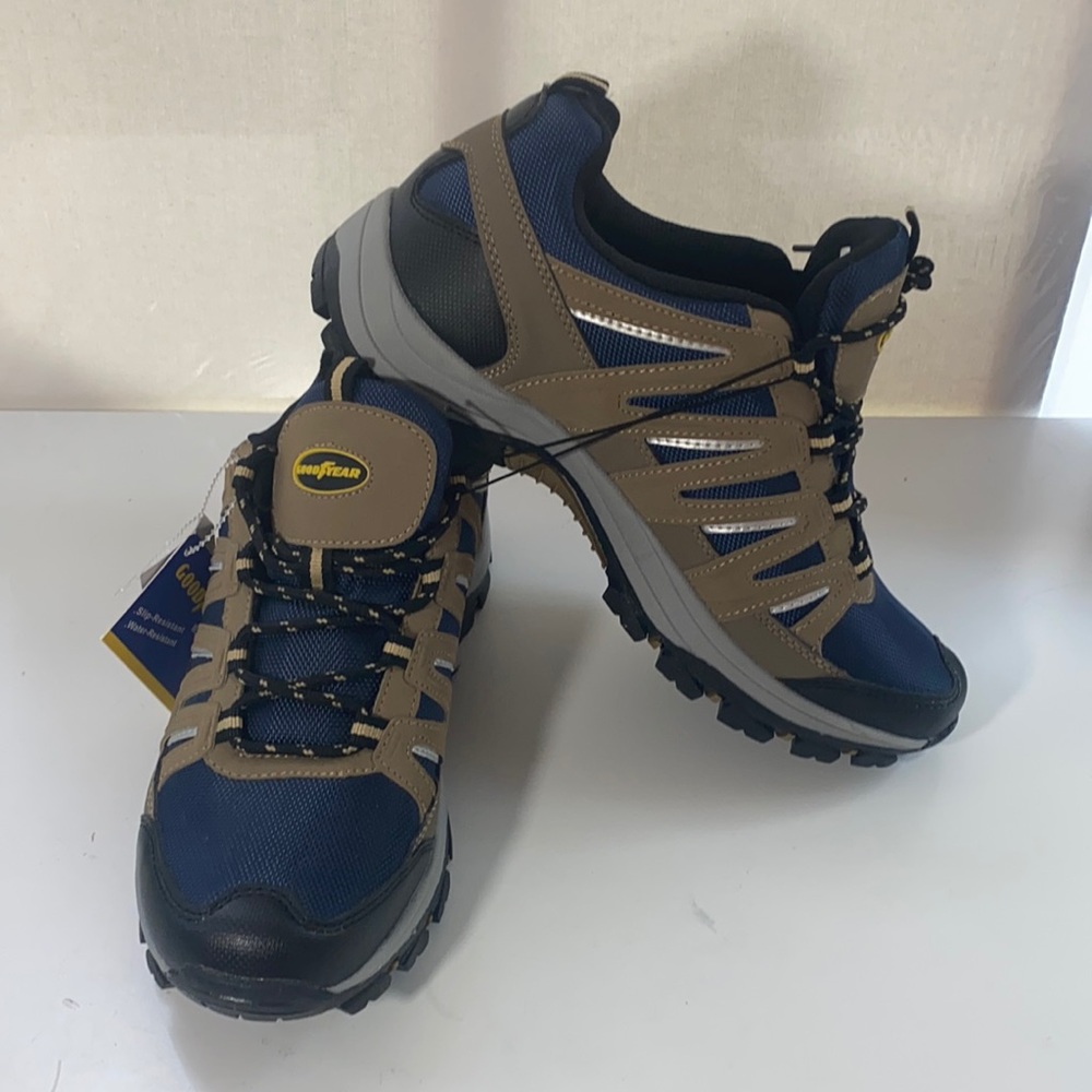 NWT Goodyear Mens Striker Hiking Shoes, or Work Slip Resistant Tan/ Navy Size 9